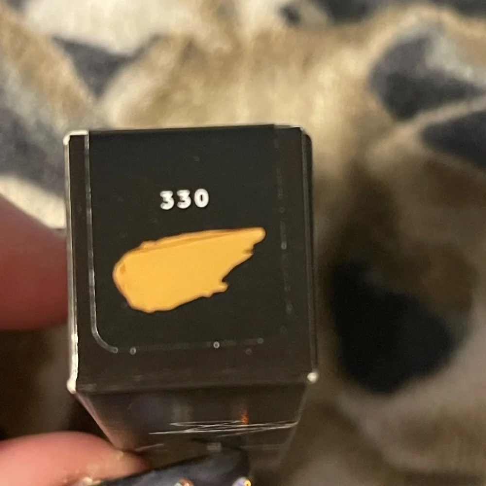 Fenty 330 Pro Filt'r Instant Retouch Concealer